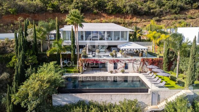 Exceptional villa in La Mairena, a privileged residential enclave