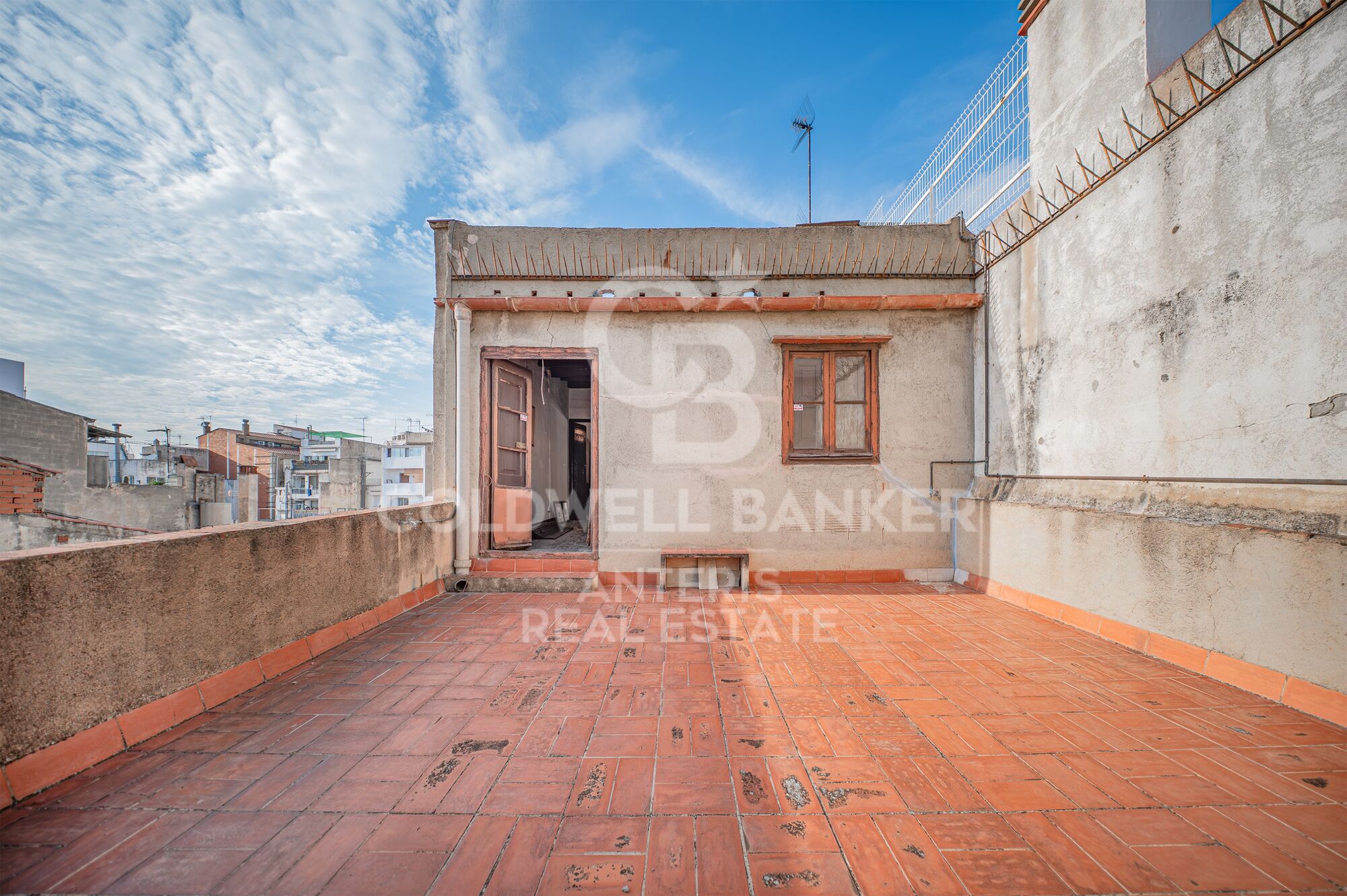 House with restaurant Investment opportunity