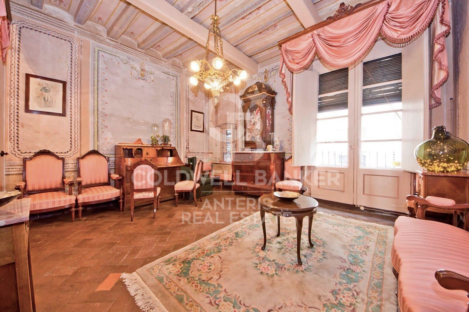 House with restaurant Investment opportunity