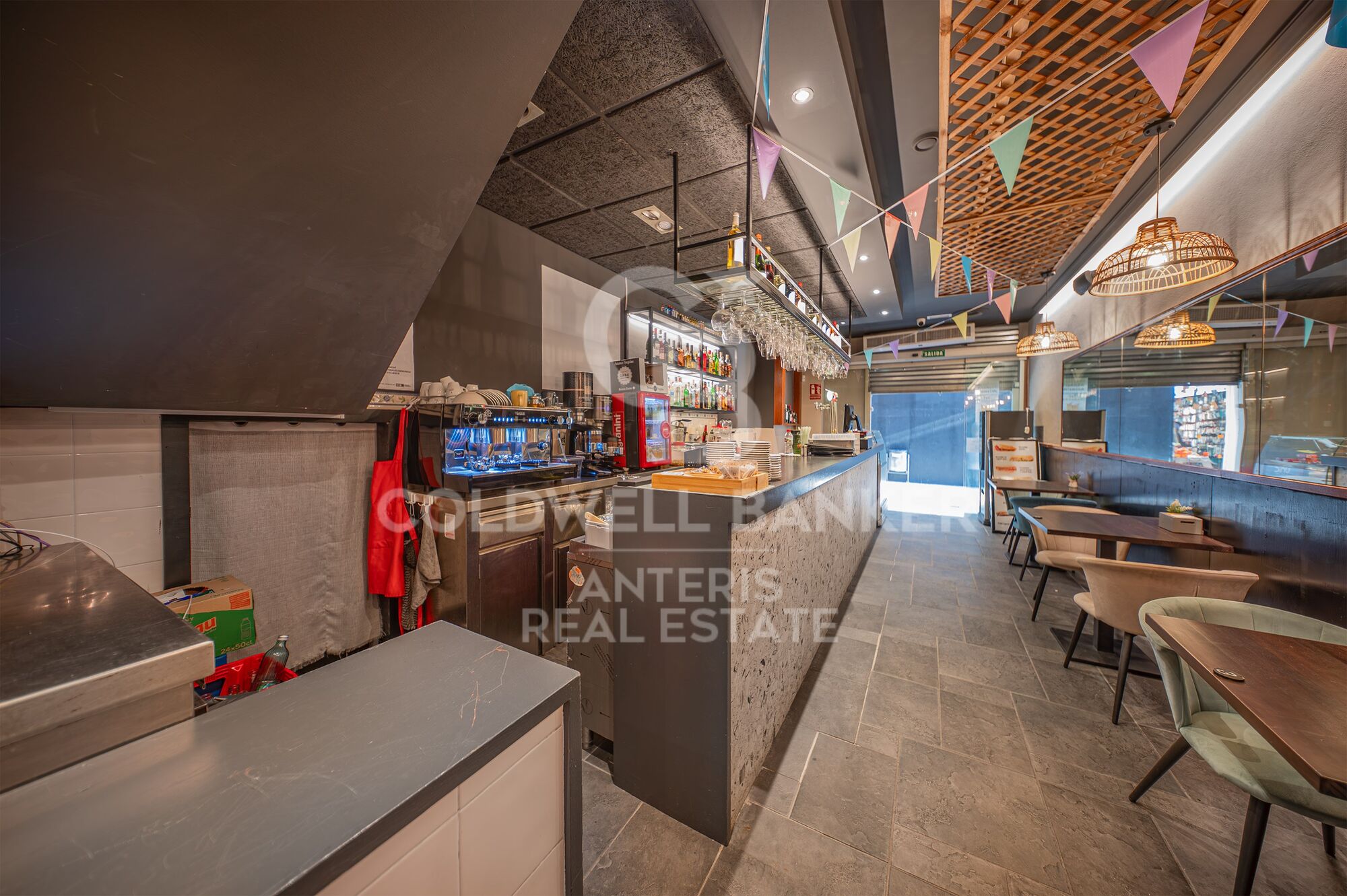 House with restaurant Investment opportunity