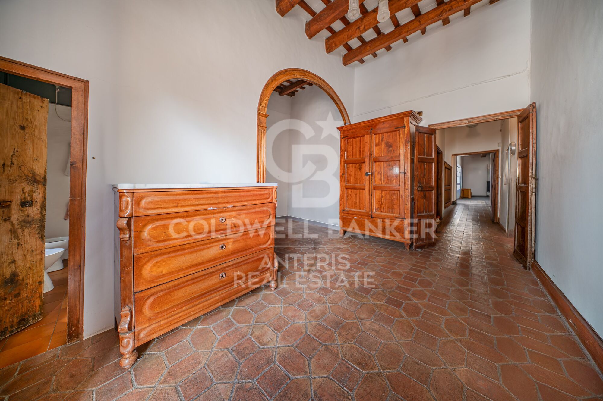 House with restaurant Investment opportunity