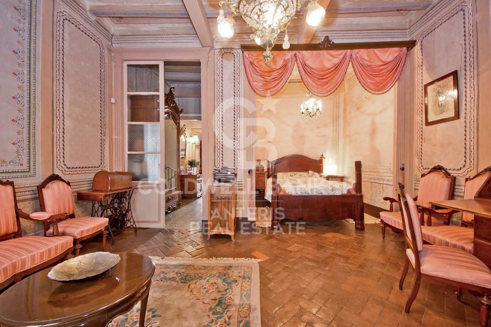 House with restaurant Investment opportunity