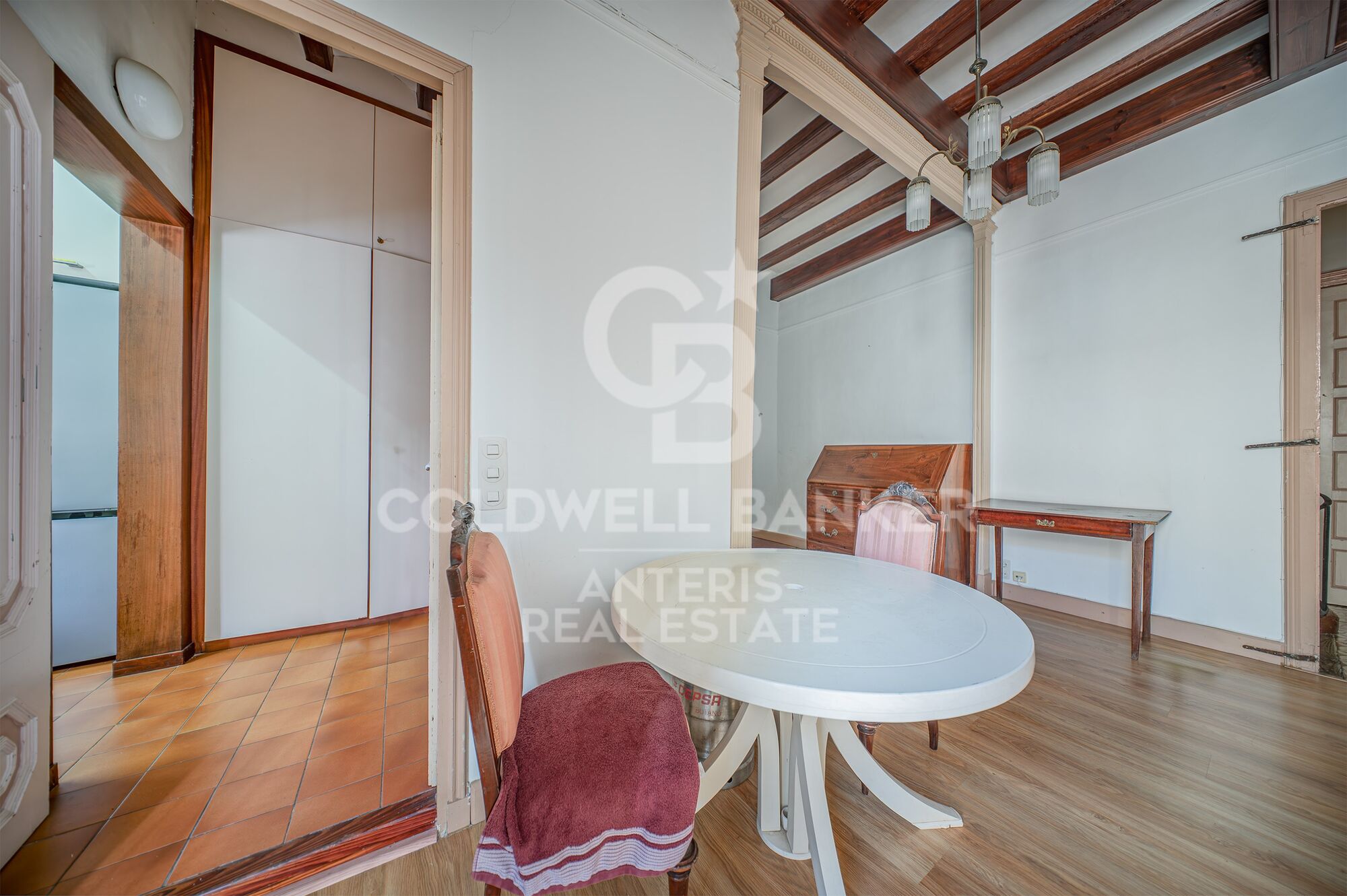 House with restaurant Investment opportunity