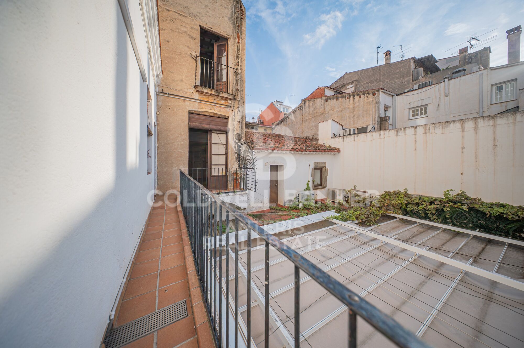 House with restaurant Investment opportunity
