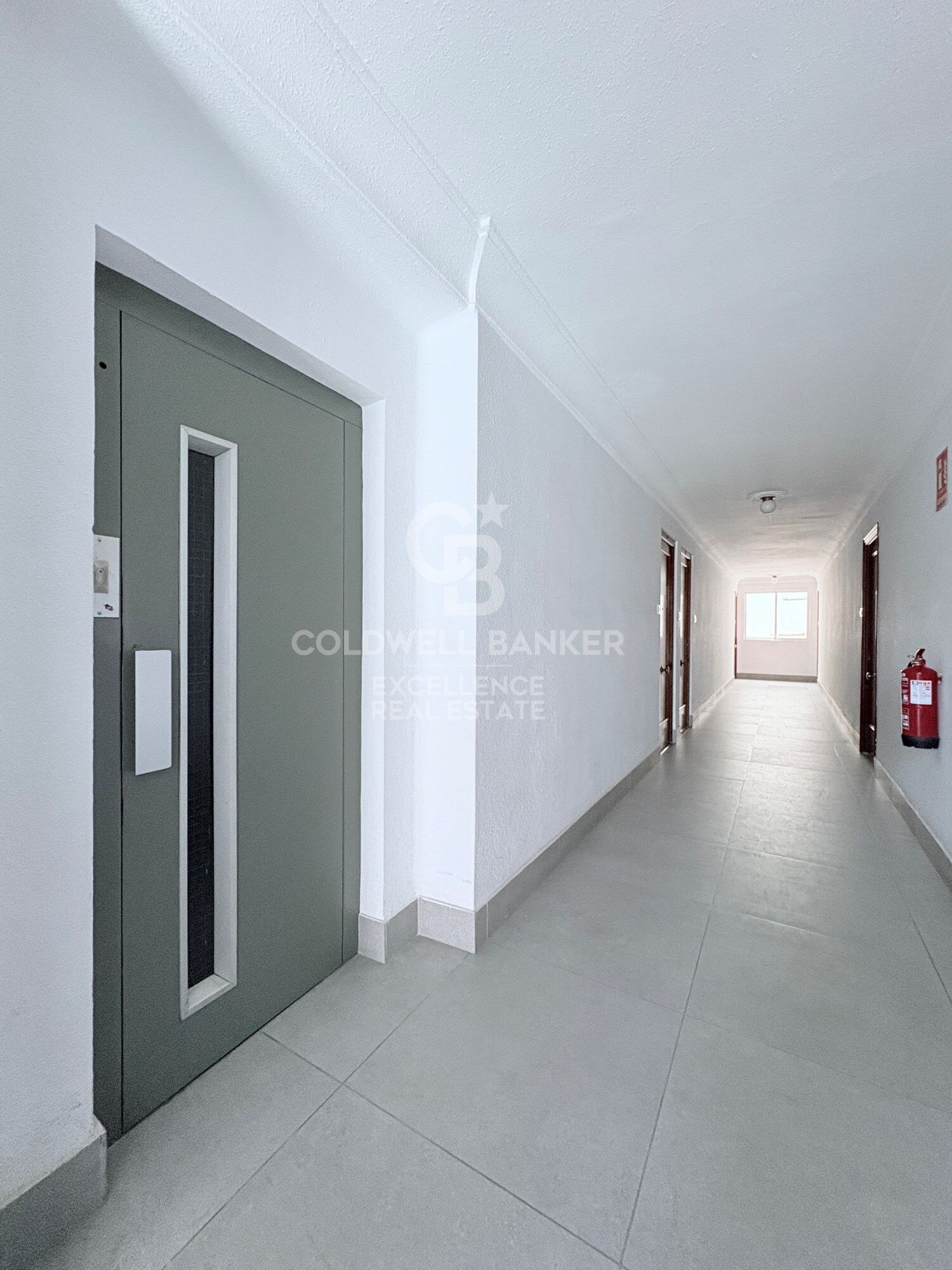 Bright apartment with great potential in the historic center of Valencia.