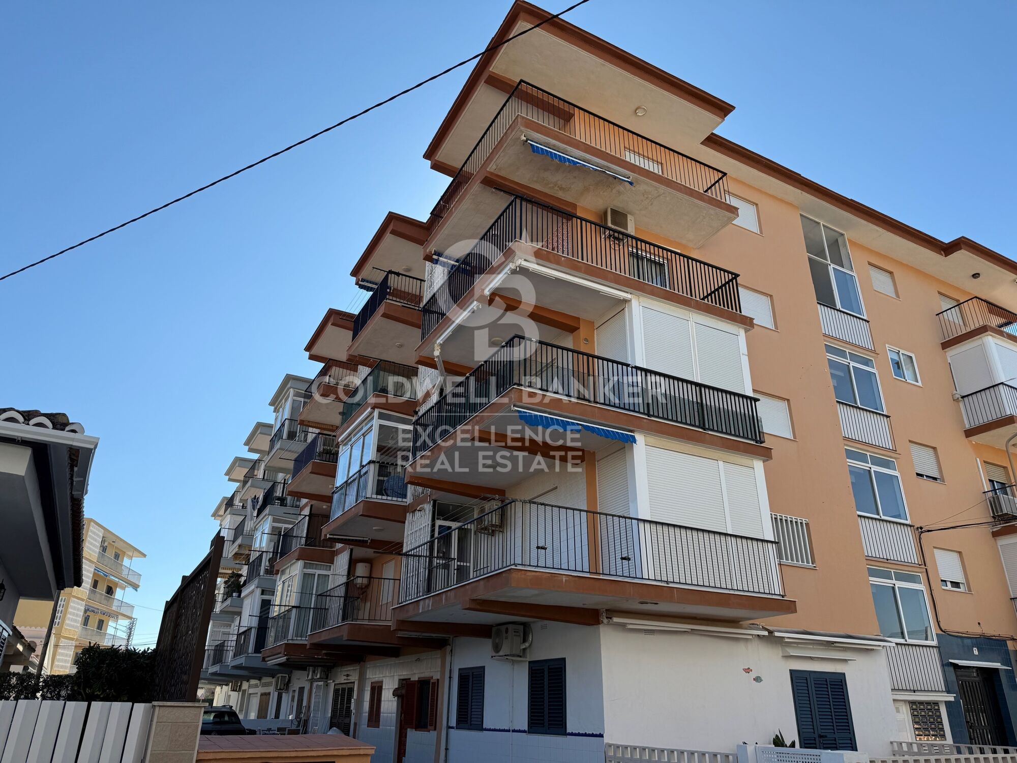 Apartment 100 m from the sea with terrace and tourist license in Oliva