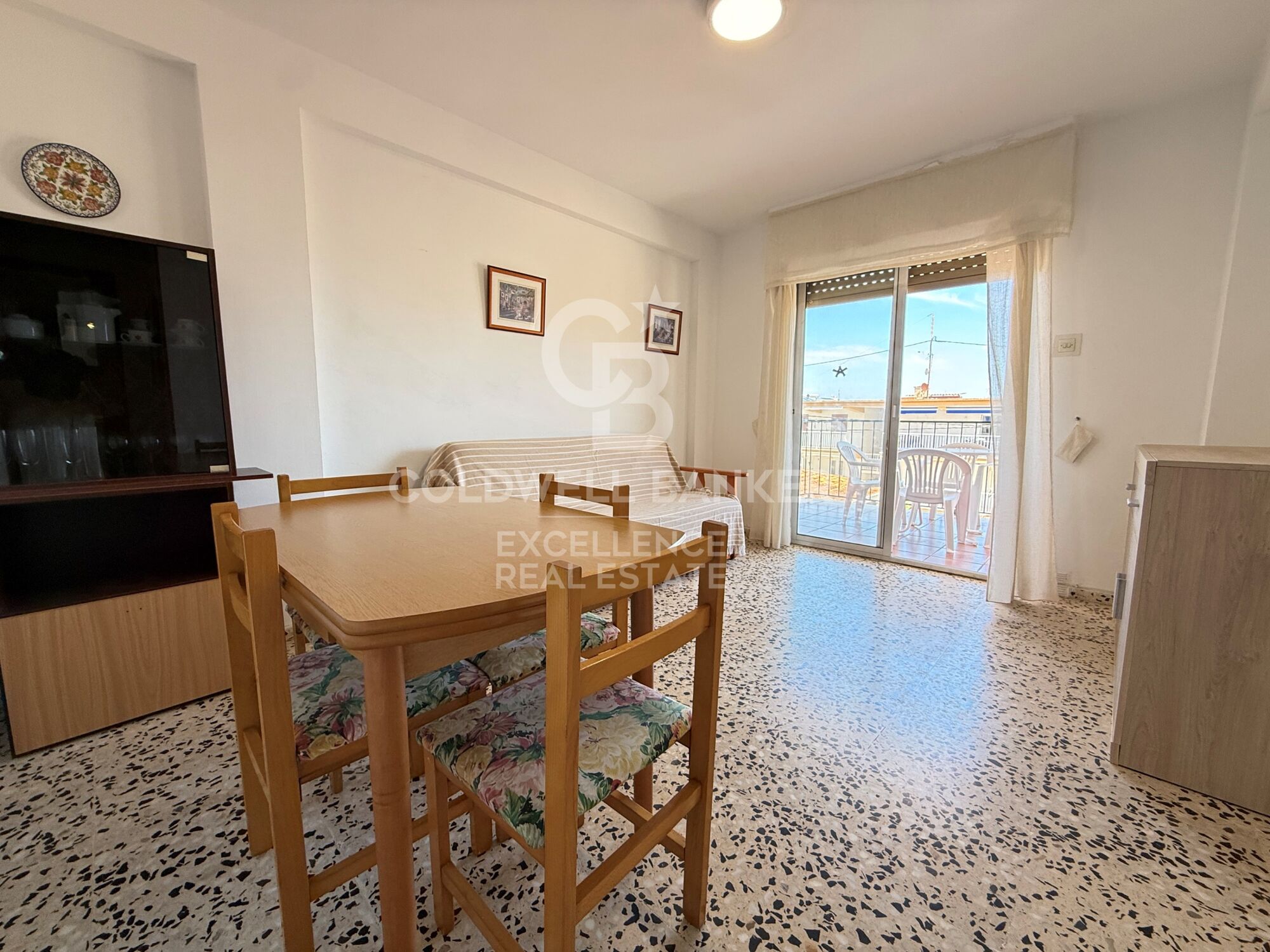 Appartement à 100 m de la mer avec terrasse et licence touristique à Oliva