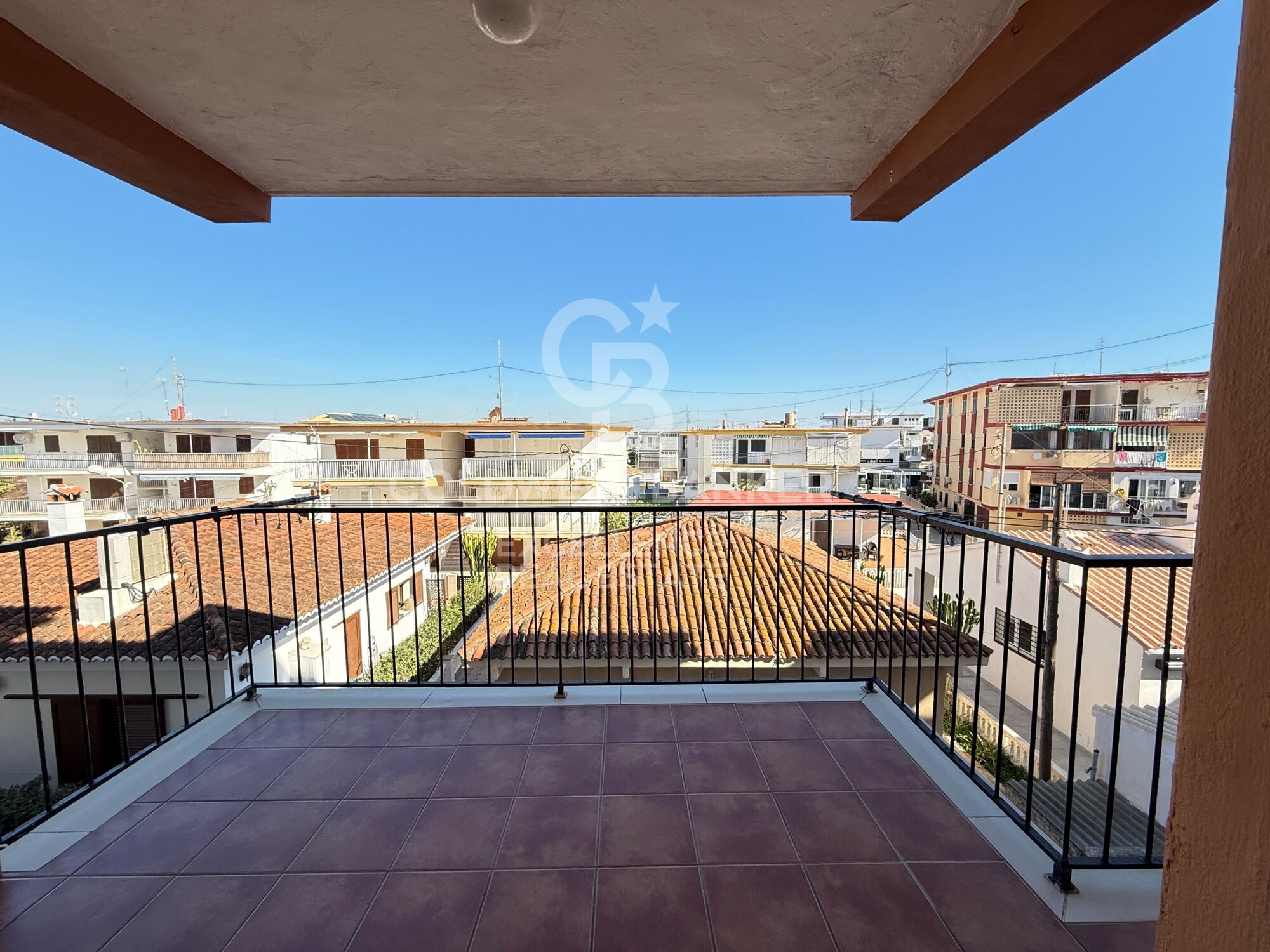 Appartement à 100 m de la mer avec terrasse et licence touristique à Oliva
