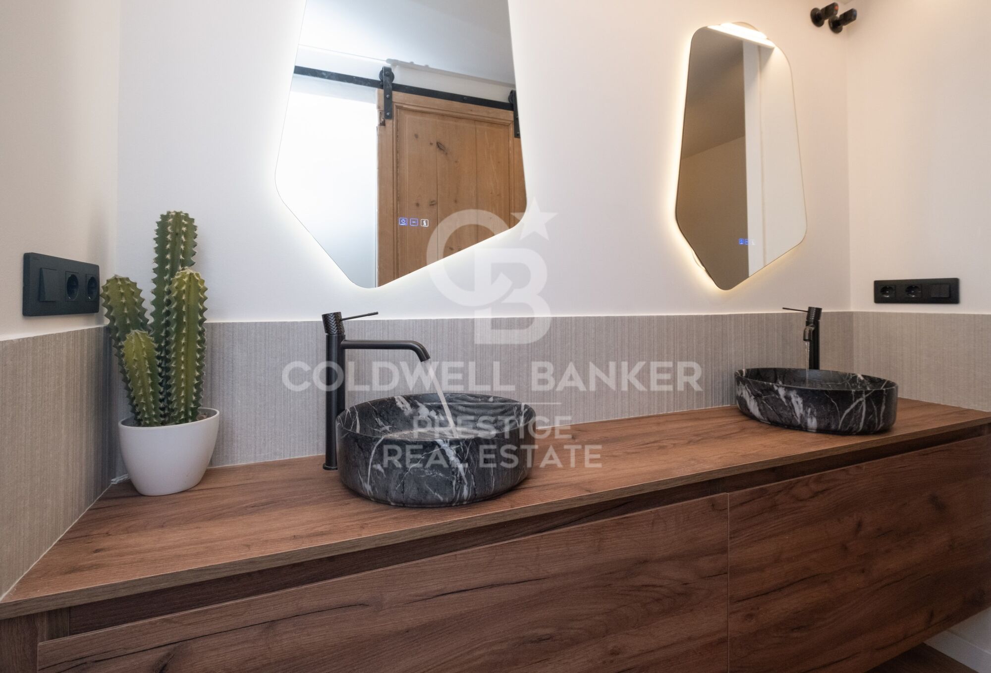 Renovated apartment with furniture and parking included. Sarrià - Sant Gervasi, Barcelona