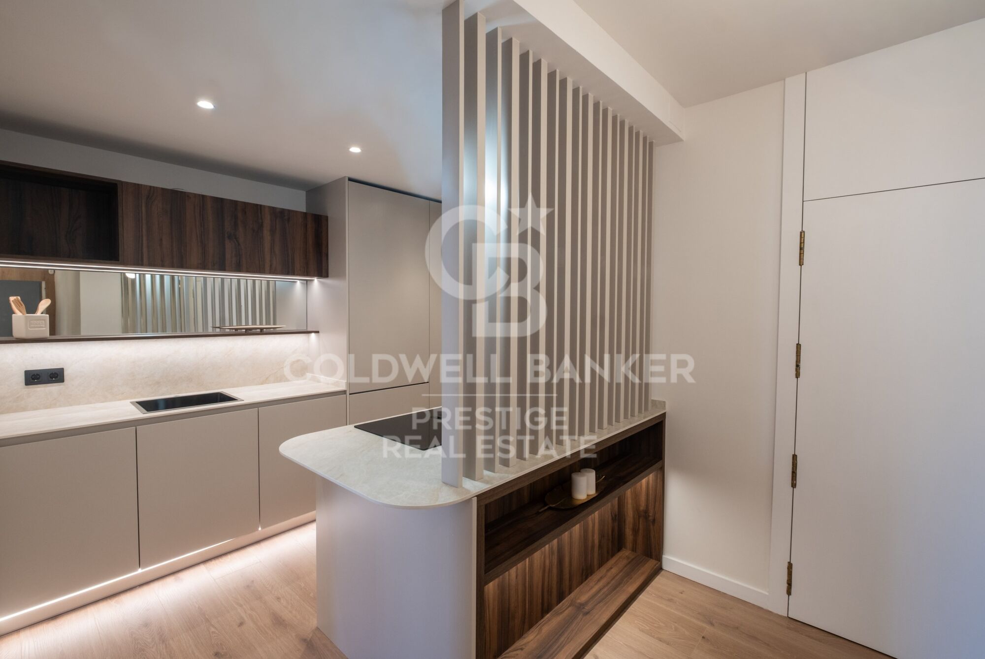 Renovated apartment with furniture and parking included. Sarrià - Sant Gervasi, Barcelona