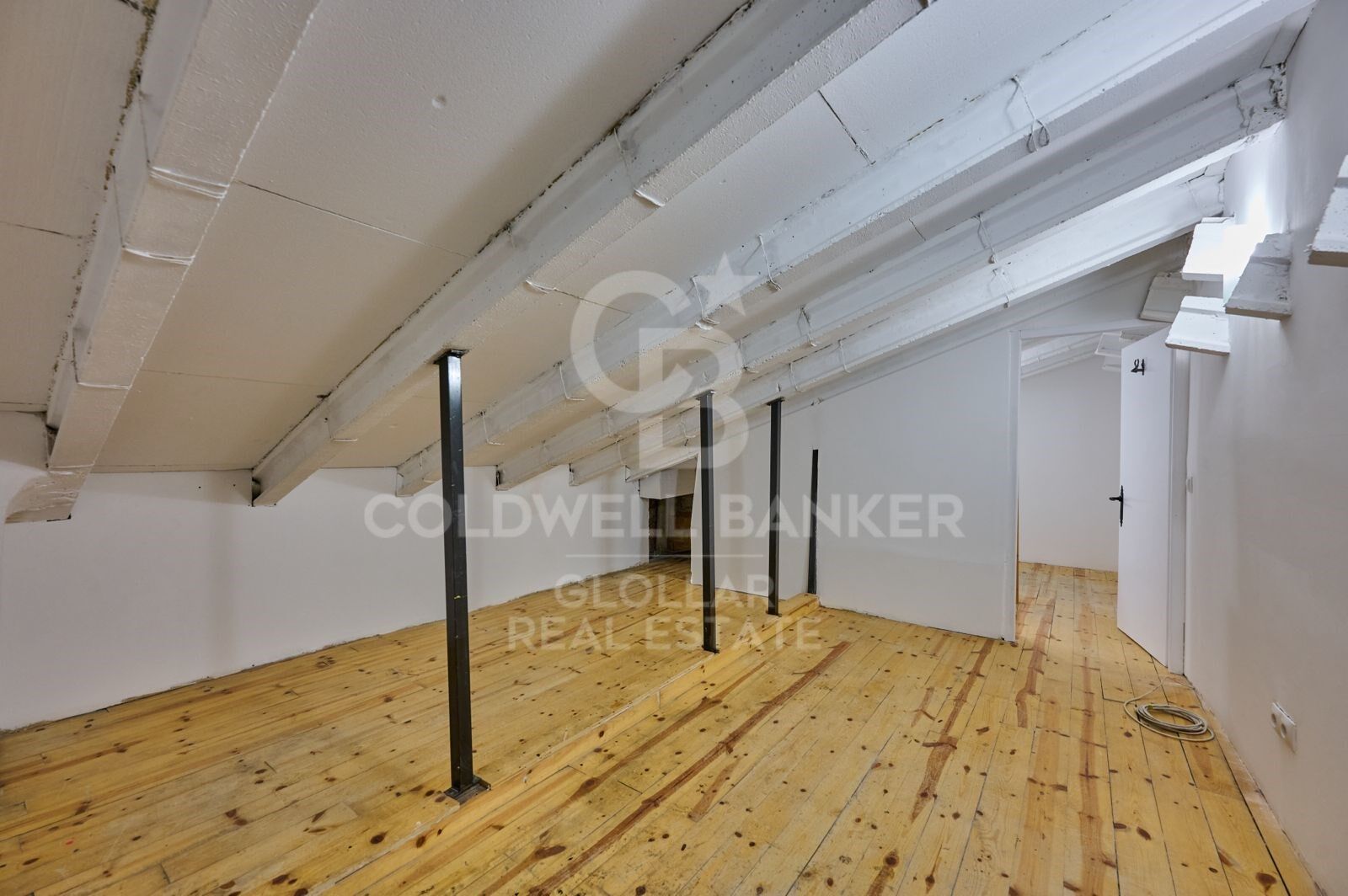 Luminoso ático con chimenea y vistas en Llívia