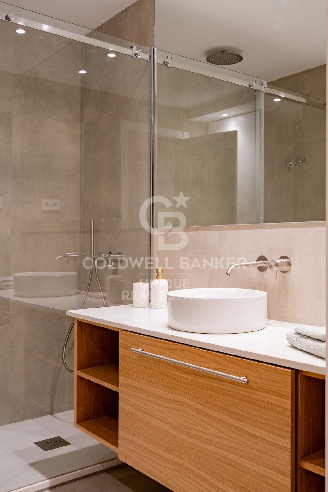 Piso exterior de 1 habitación en Colón, Madrid