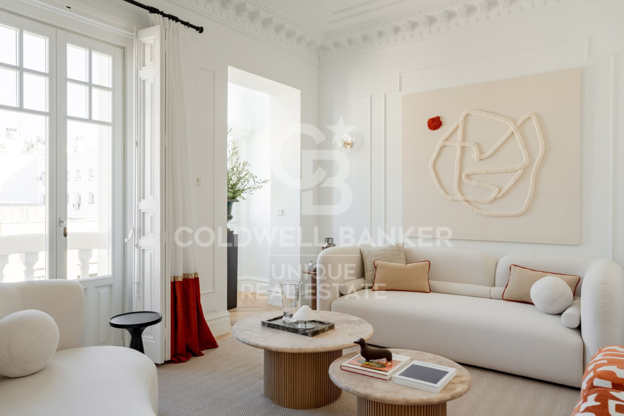 Renovated exterior flat in Castellana, Madrid