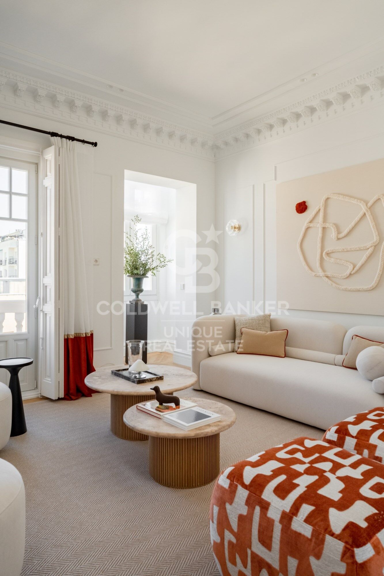 Renovated exterior flat in Castellana, Madrid