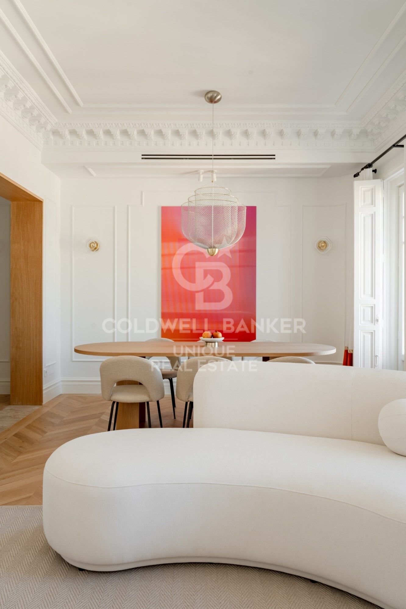 Renovated exterior flat in Castellana, Madrid