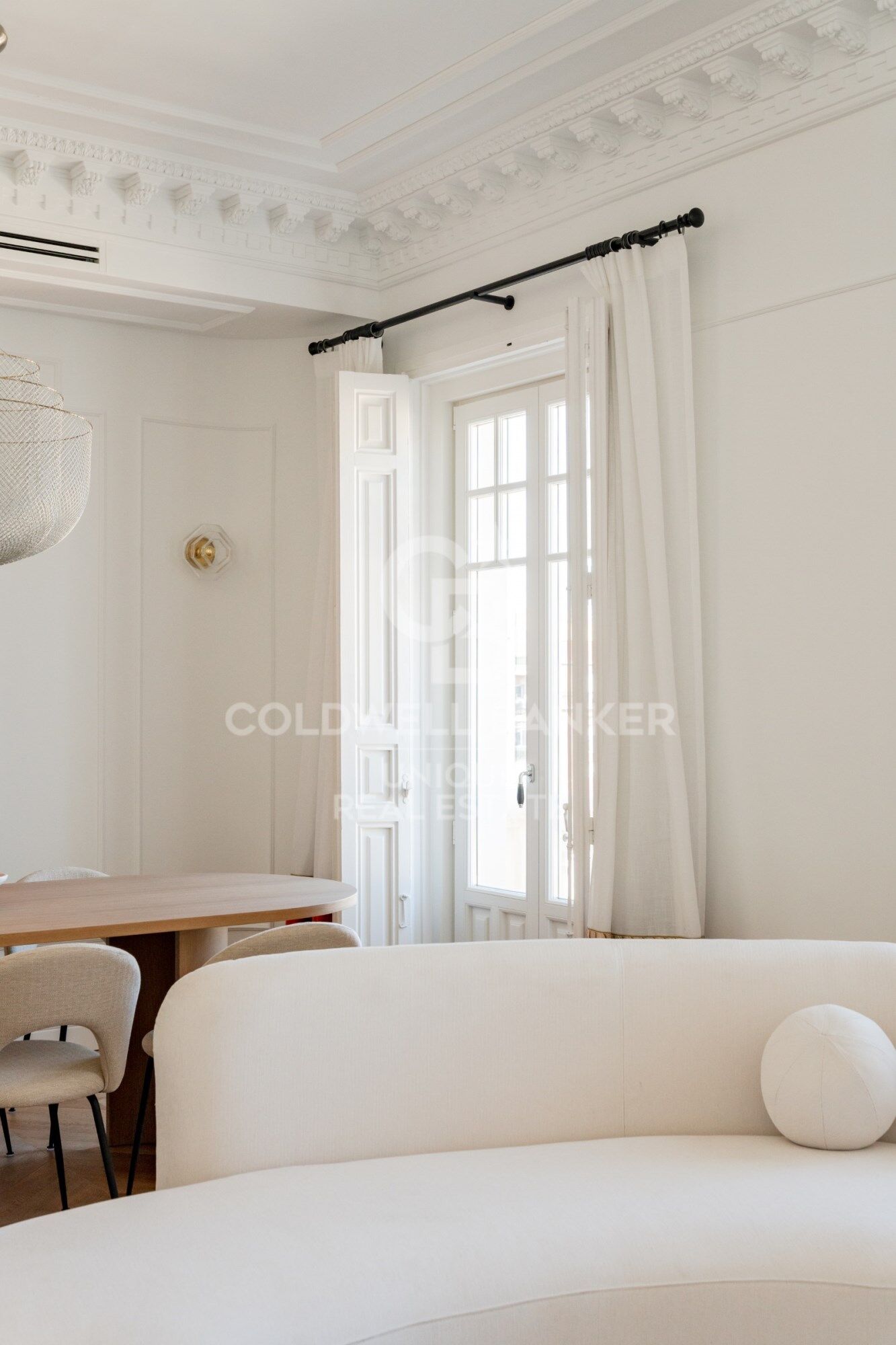 Renovated exterior flat in Castellana, Madrid