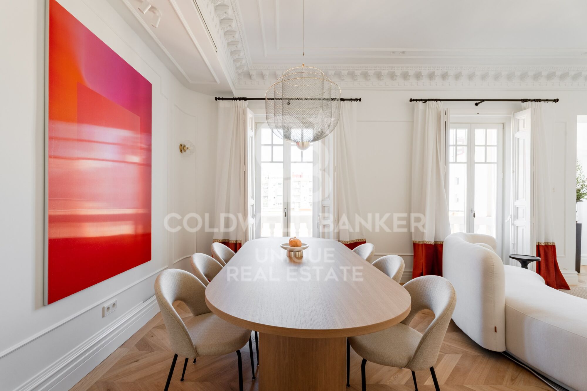 Renovated exterior flat in Castellana, Madrid