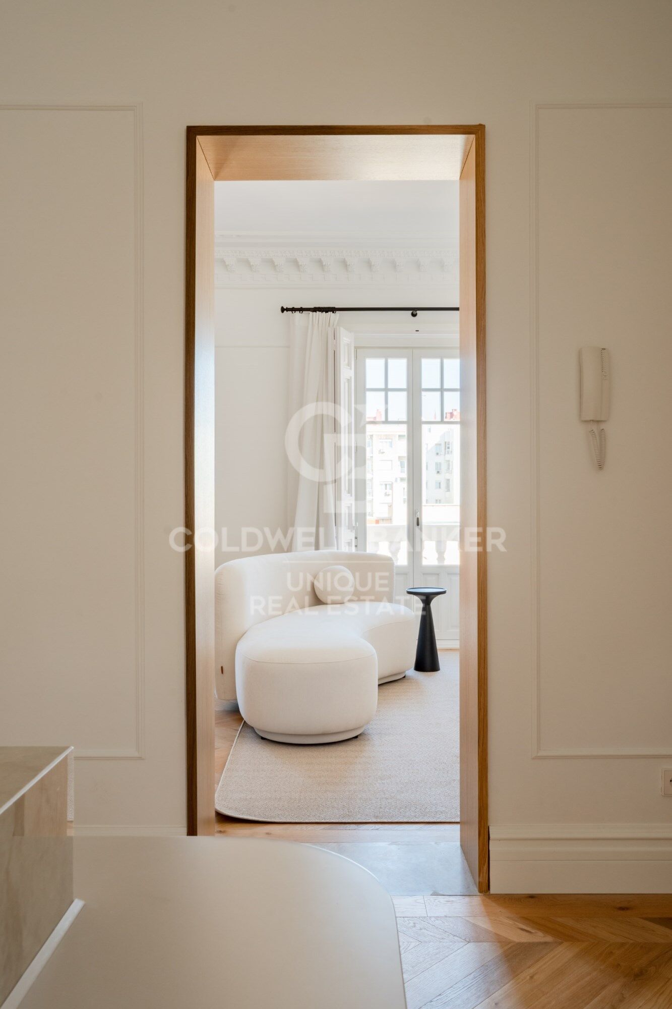 Renovated exterior flat in Castellana, Madrid