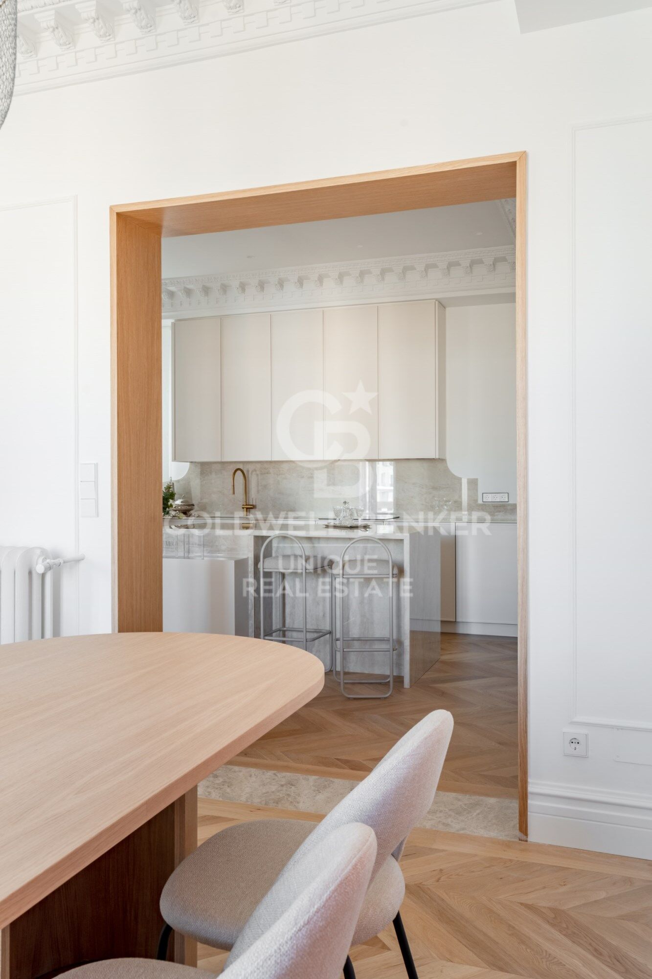 Renovated exterior flat in Castellana, Madrid