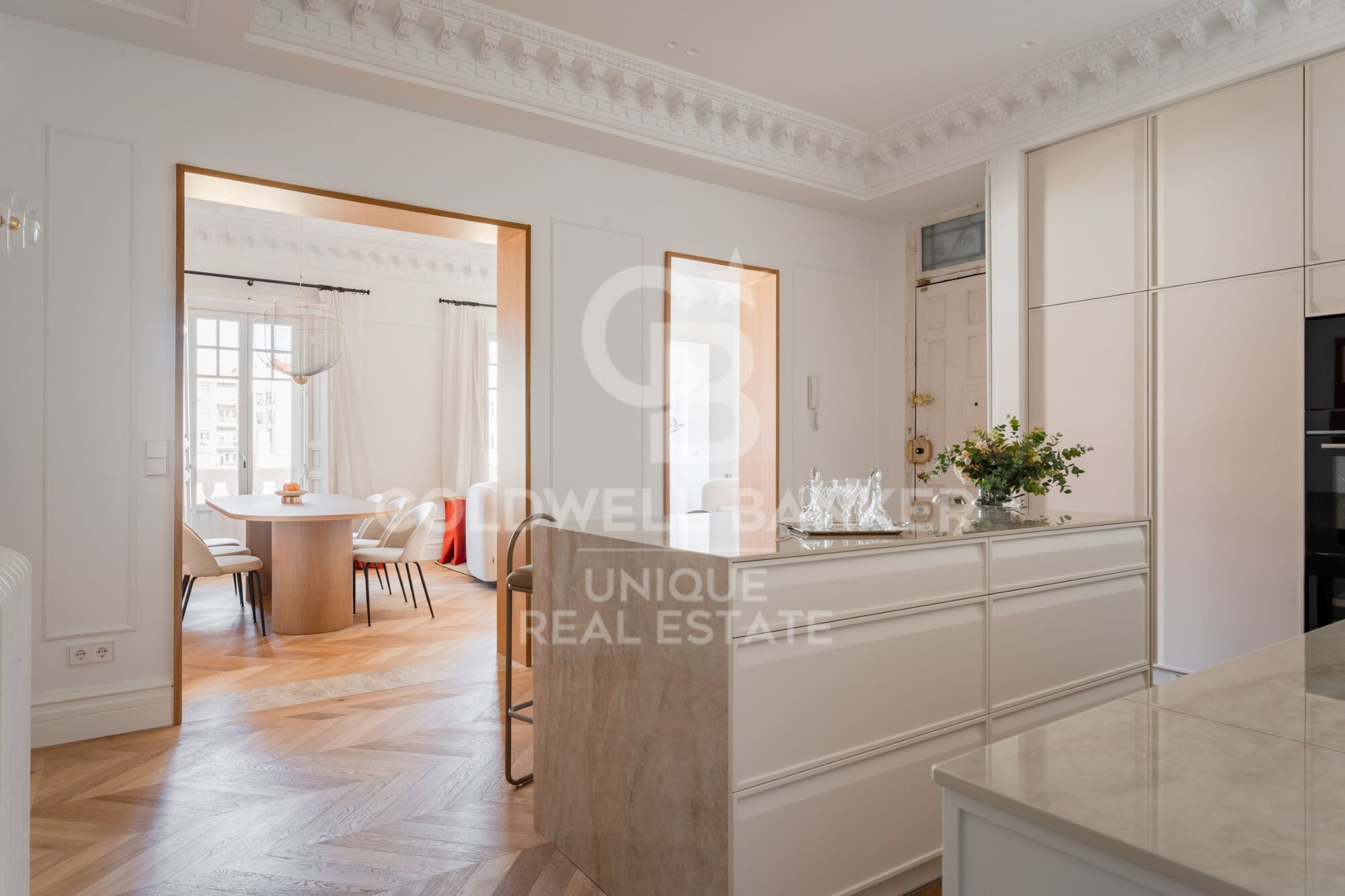 Renovated exterior flat in Castellana, Madrid