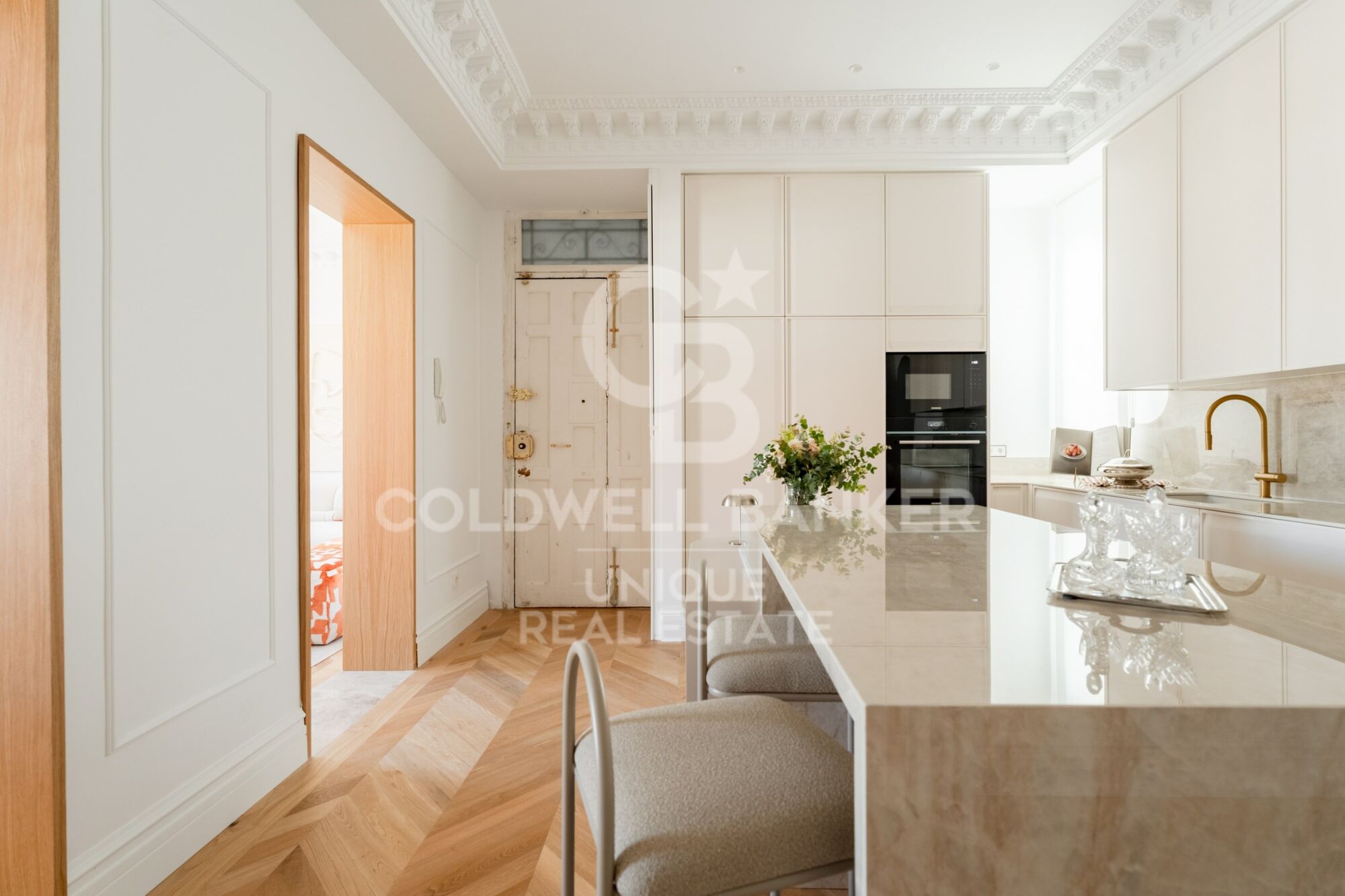 Renovated exterior flat in Castellana, Madrid