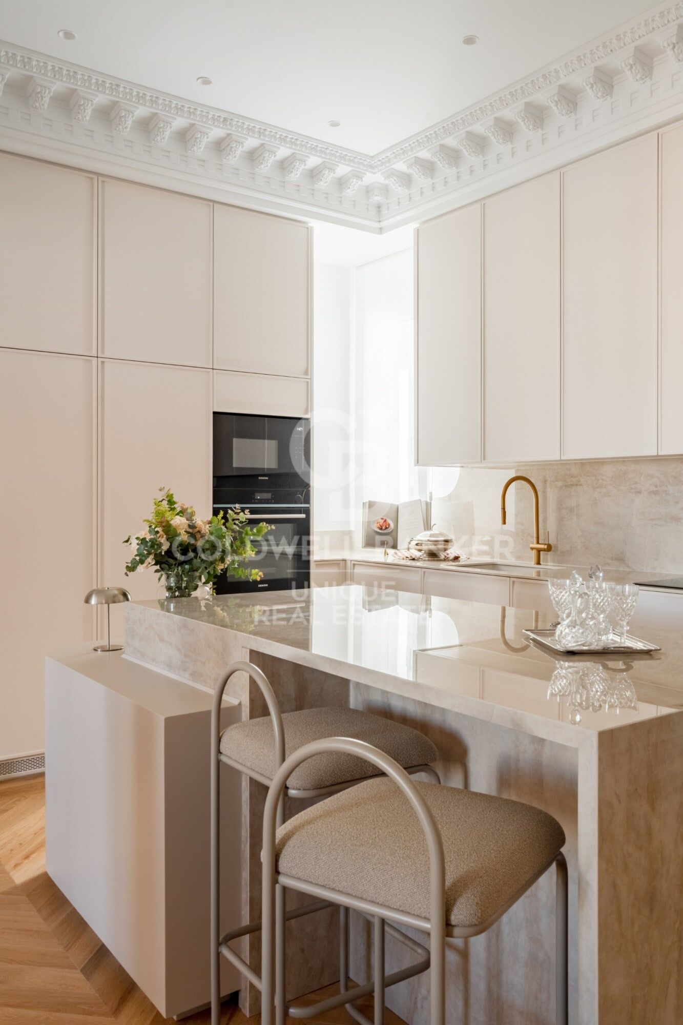 Renovated exterior flat in Castellana, Madrid