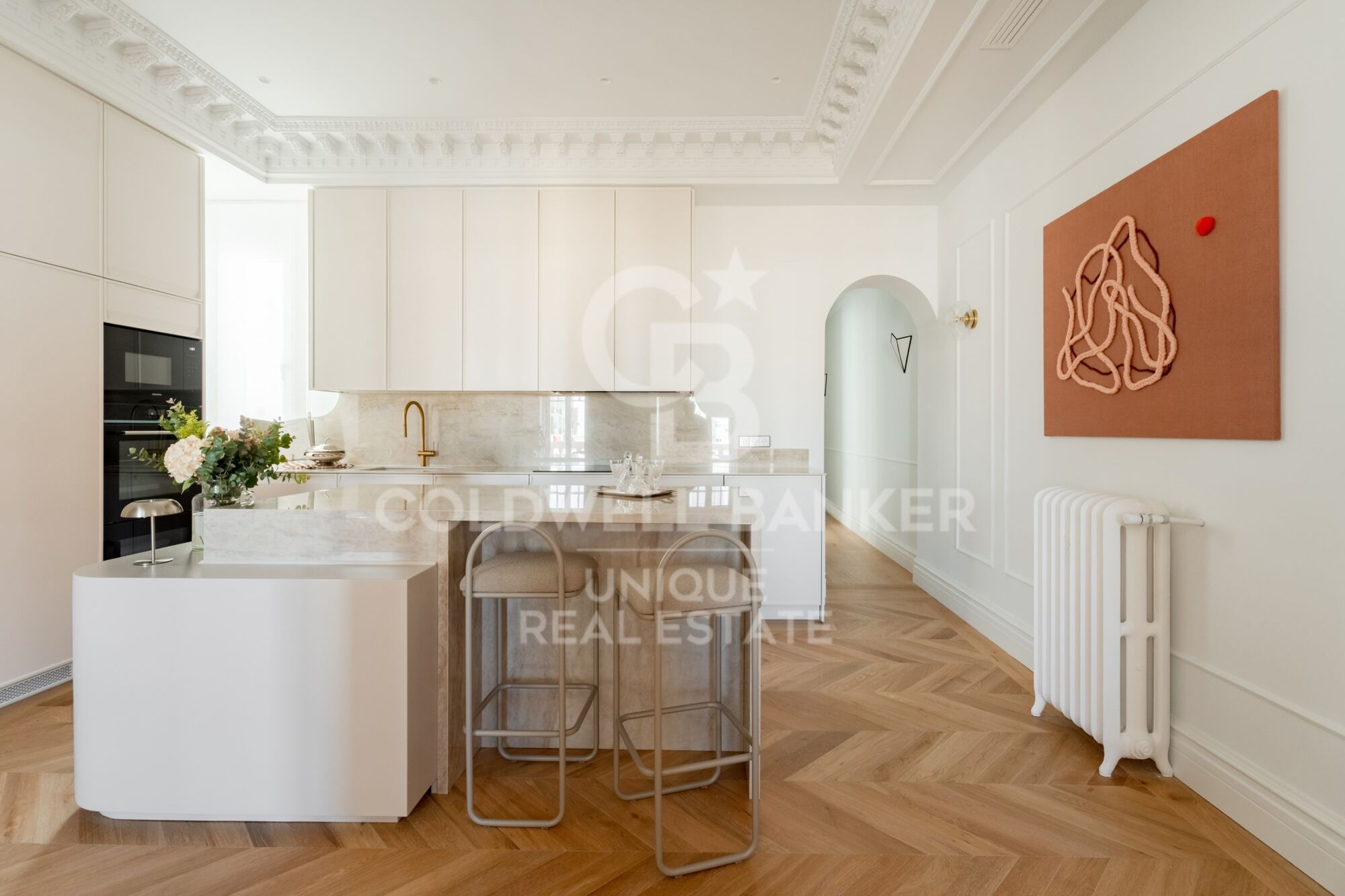 Renovated exterior flat in Castellana, Madrid