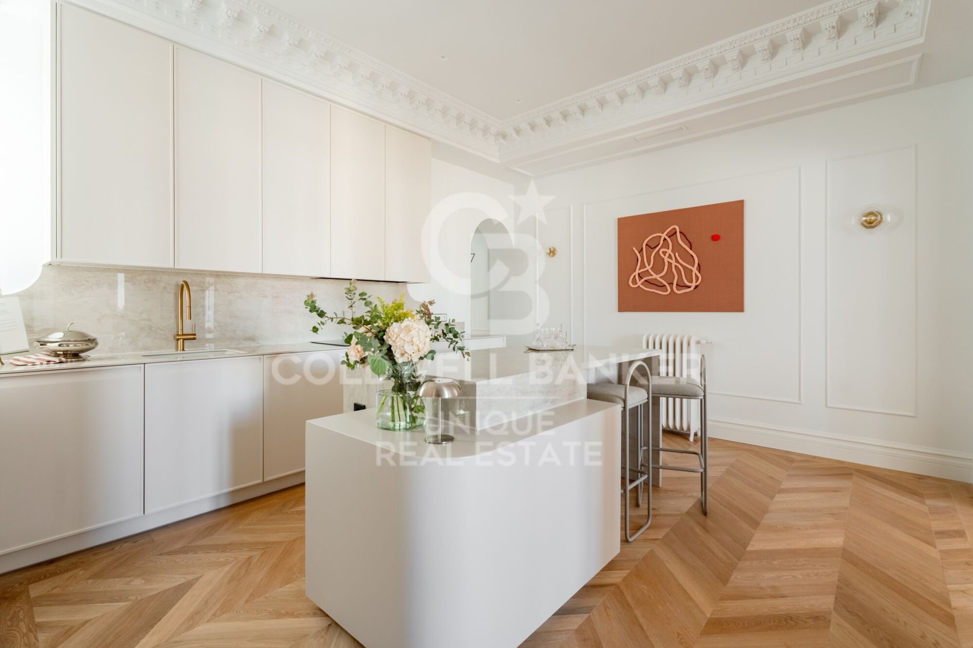 Renovated exterior flat in Castellana, Madrid