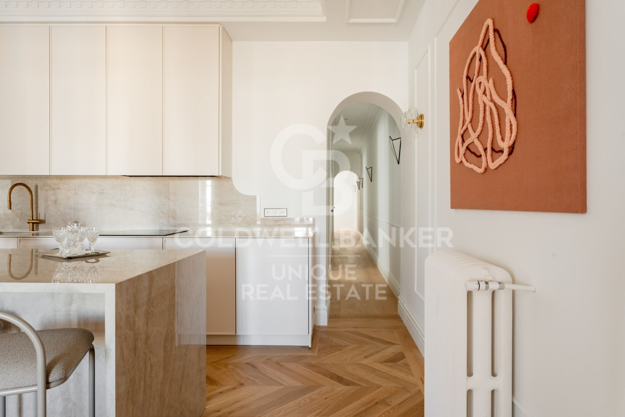 Renovated exterior flat in Castellana, Madrid