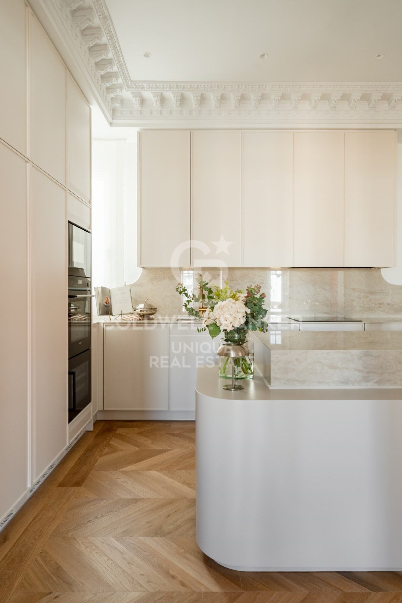 Renovated exterior flat in Castellana, Madrid