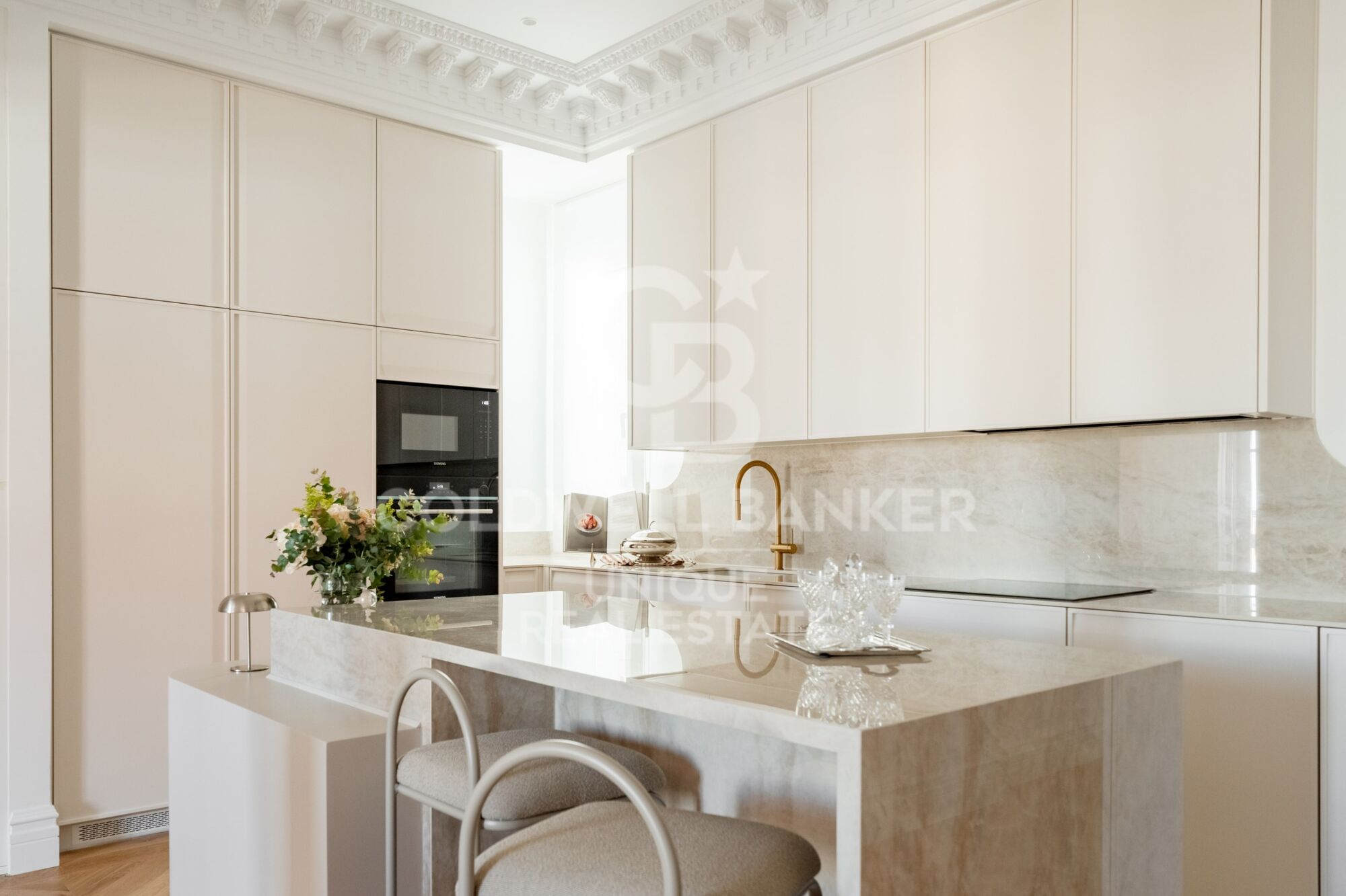 Renovated exterior flat in Castellana, Madrid