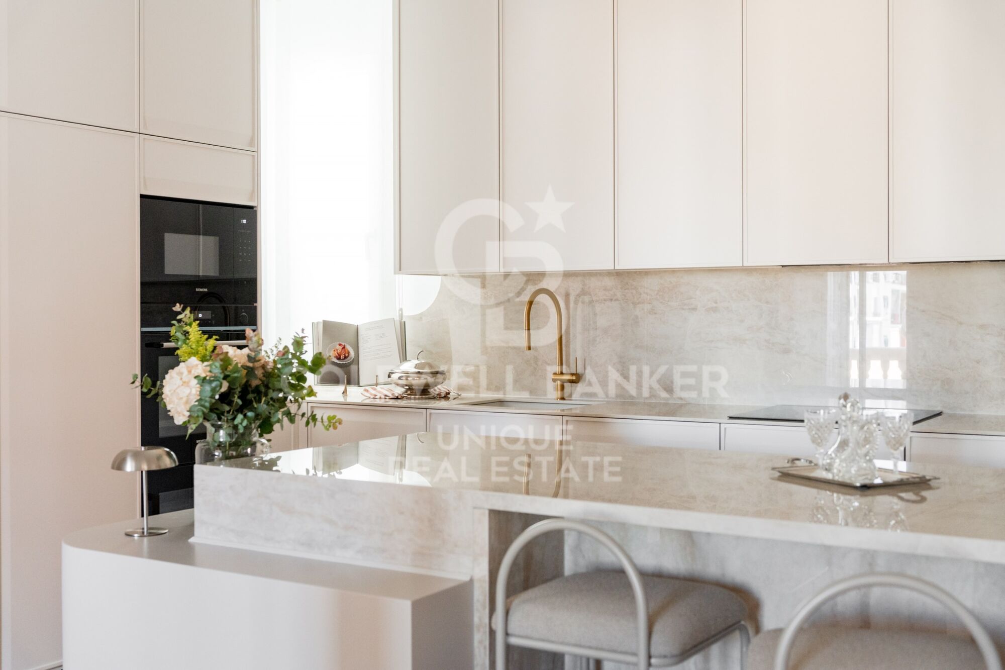 Renovated exterior flat in Castellana, Madrid