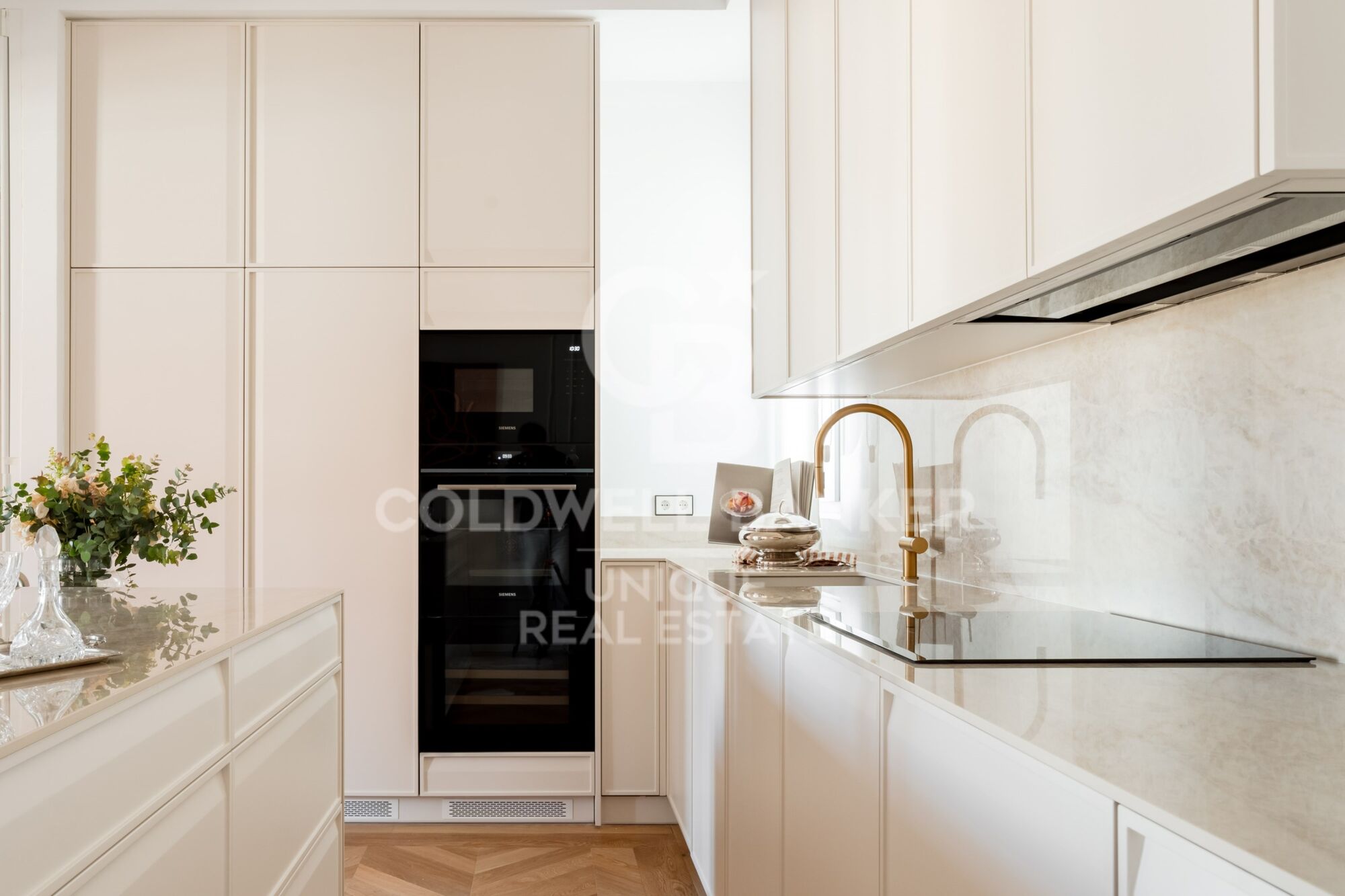 Renovated exterior flat in Castellana, Madrid