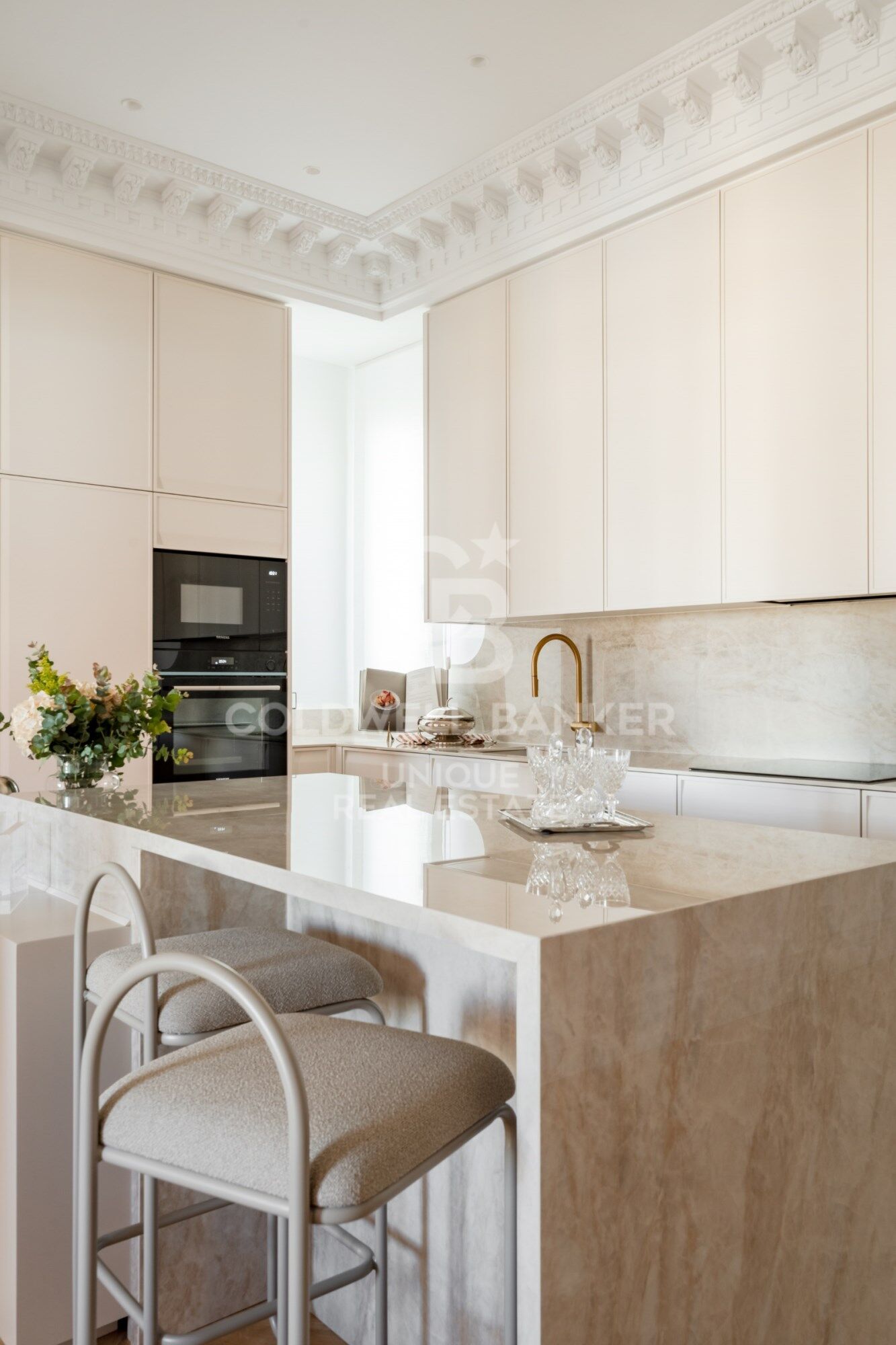 Renovated exterior flat in Castellana, Madrid