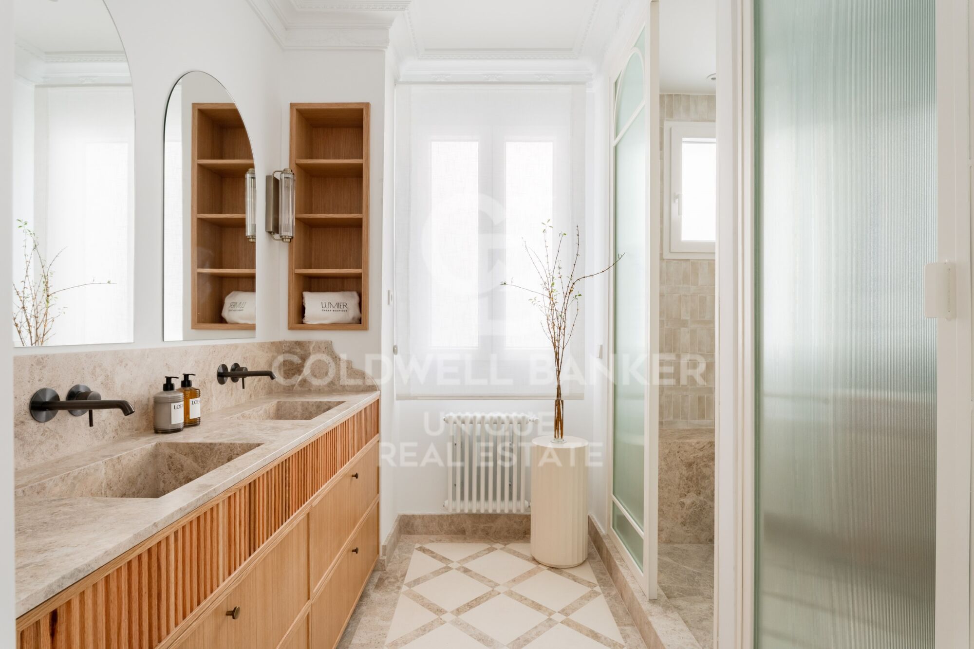 Renovated exterior flat in Castellana, Madrid