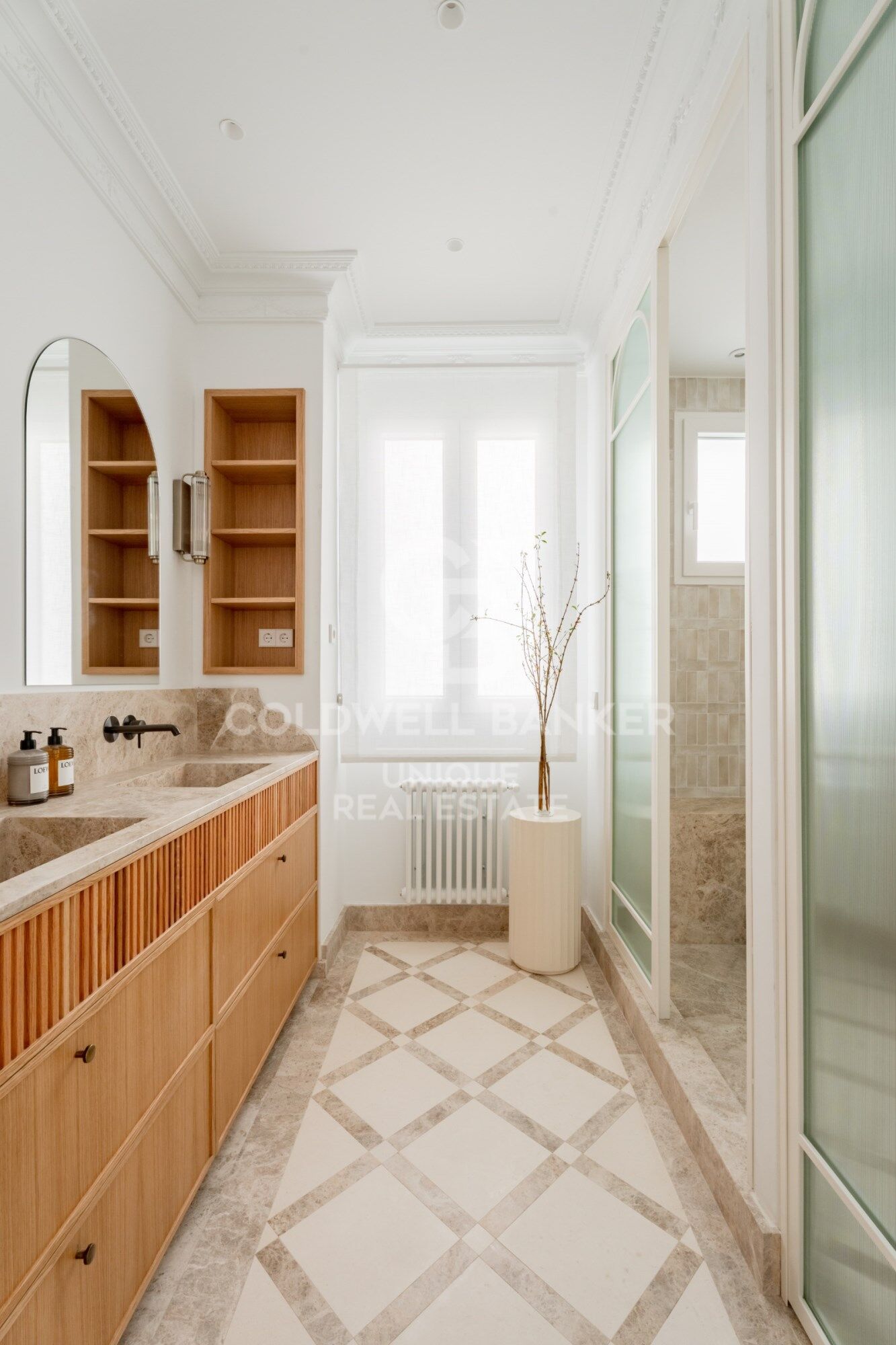 Renovated exterior flat in Castellana, Madrid