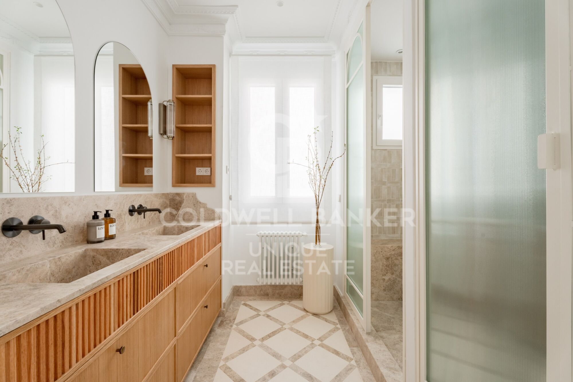 Renovated exterior flat in Castellana, Madrid