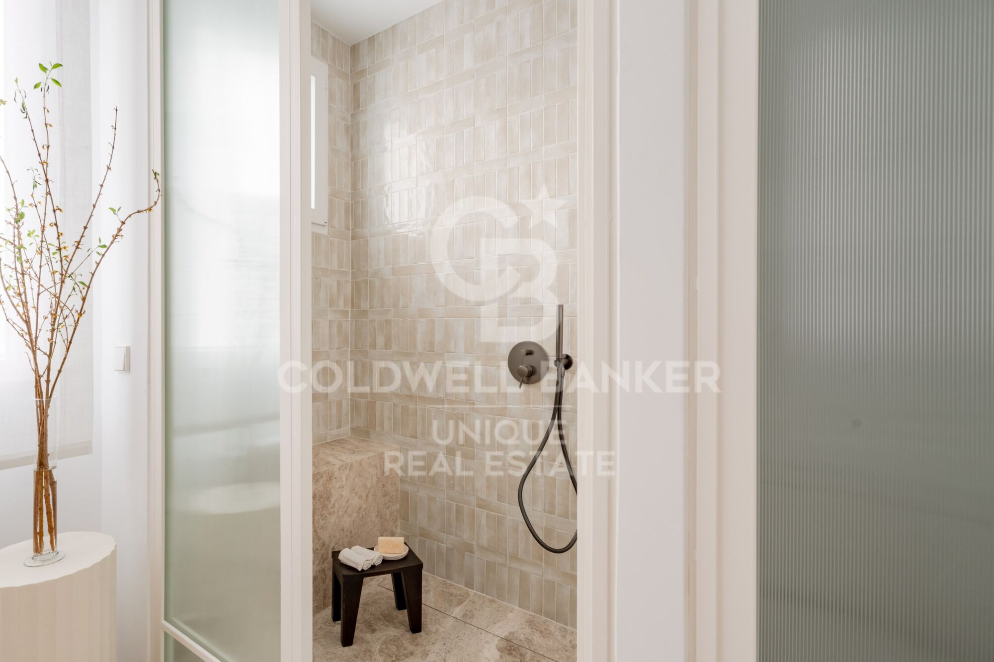 Renovated exterior flat in Castellana, Madrid