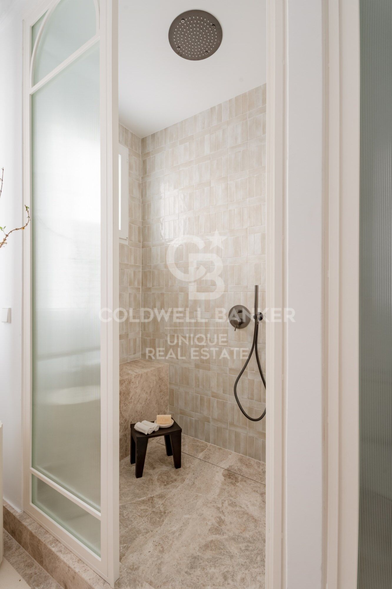 Renovated exterior flat in Castellana, Madrid