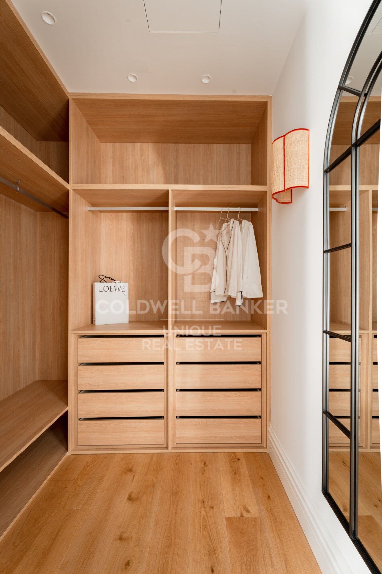 Renovated exterior flat in Castellana, Madrid