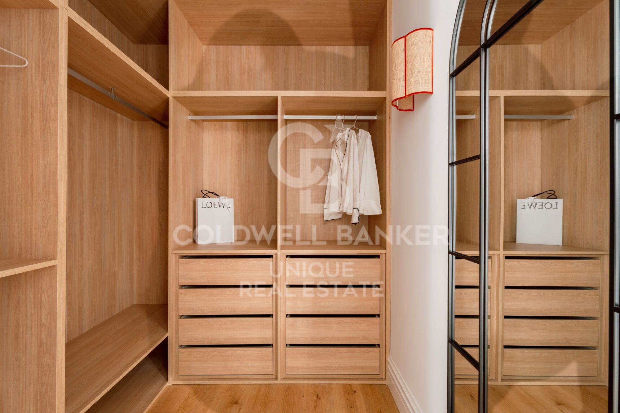 Renovated exterior flat in Castellana, Madrid