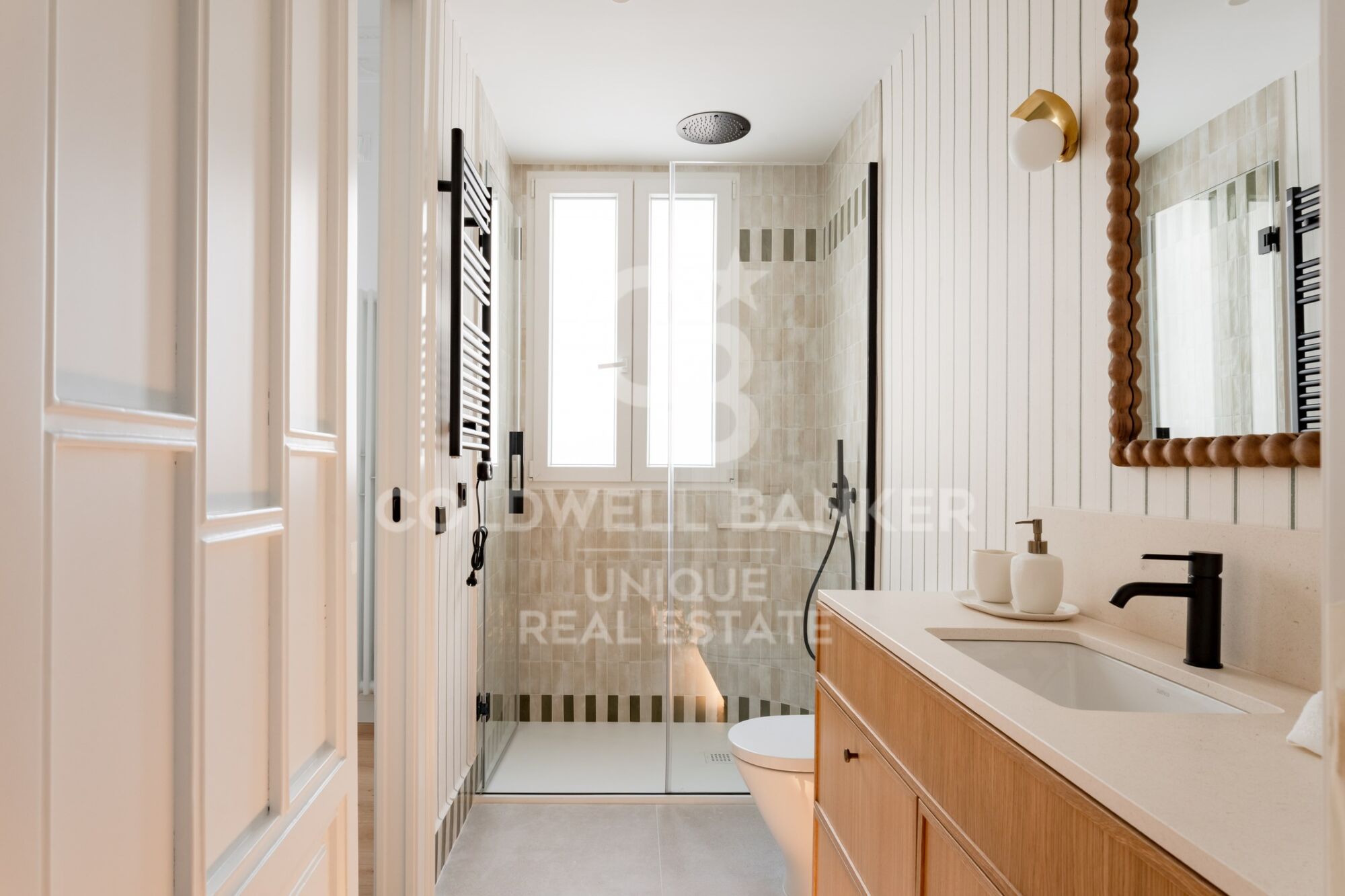 Renovated exterior flat in Castellana, Madrid