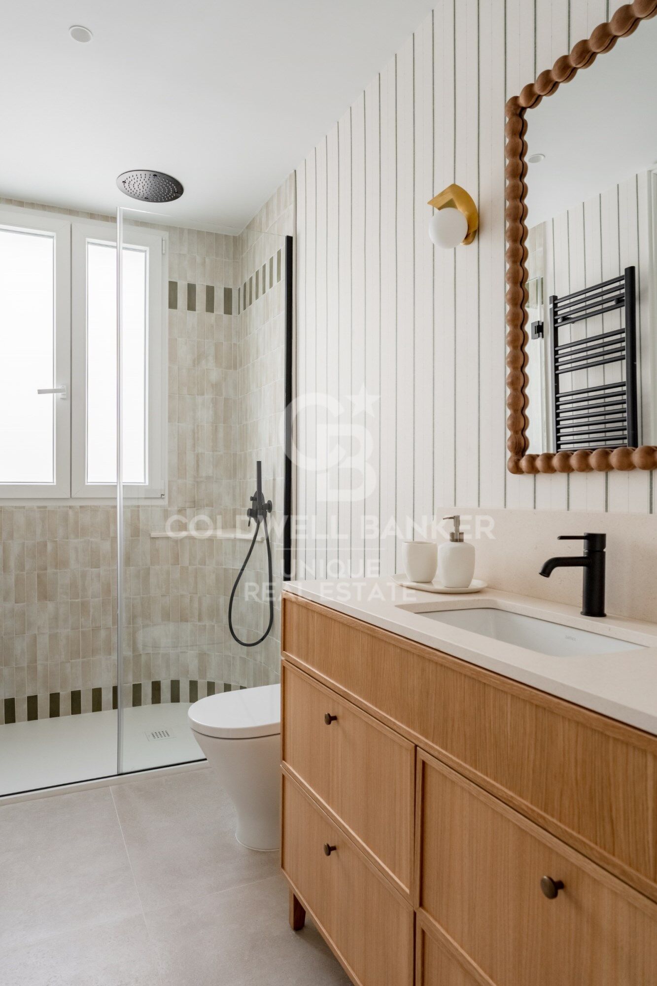 Renovated exterior flat in Castellana, Madrid