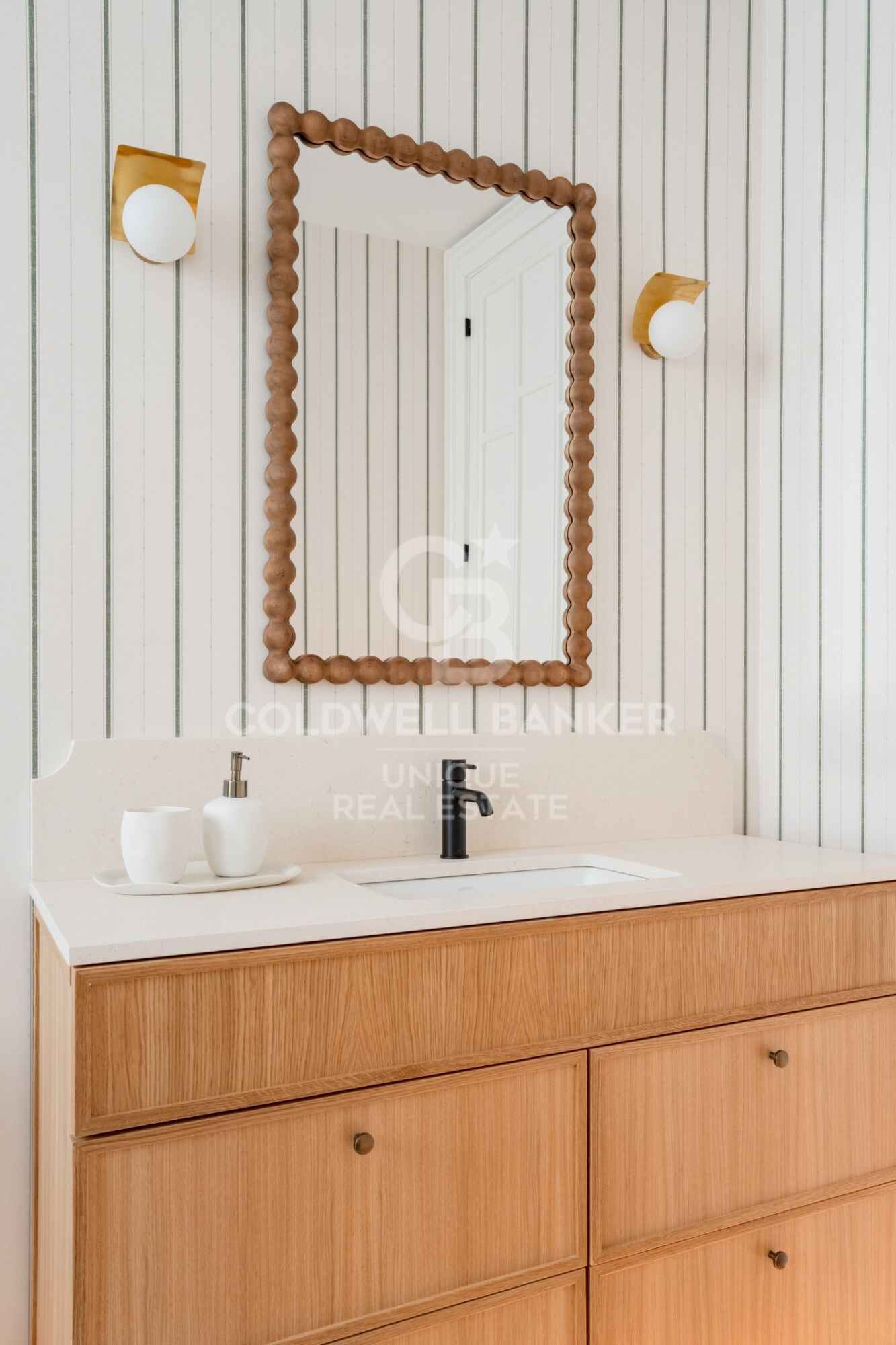 Renovated exterior flat in Castellana, Madrid