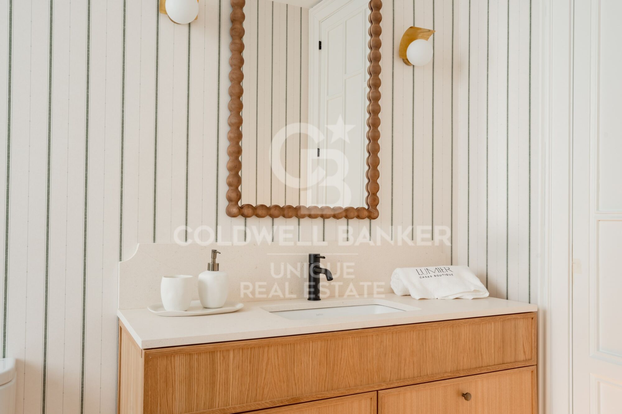 Renovated exterior flat in Castellana, Madrid