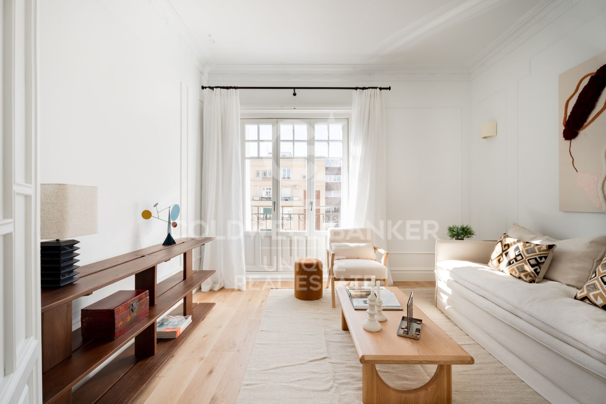 Renovated exterior flat in Castellana, Madrid