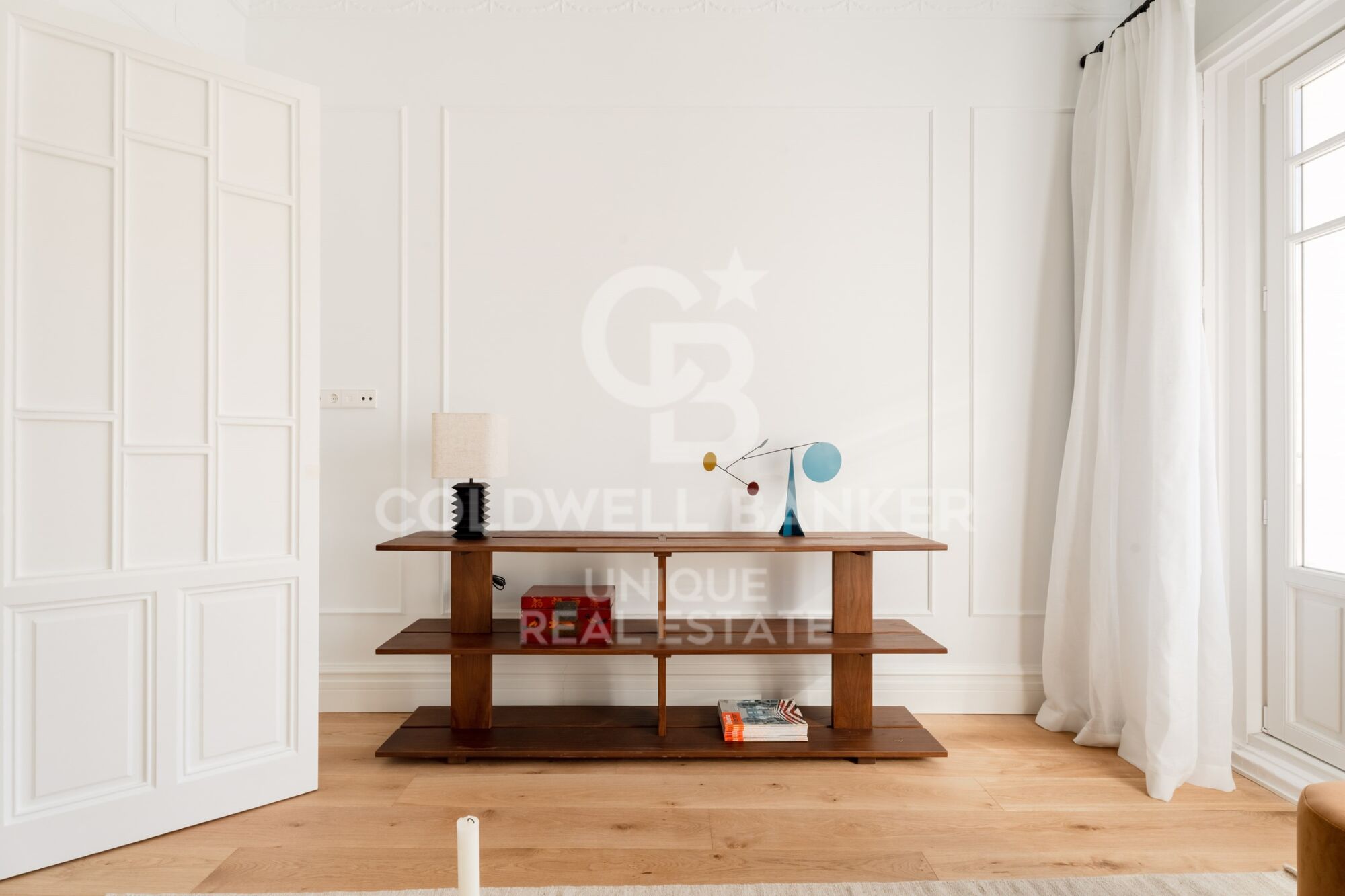 Renovated exterior flat in Castellana, Madrid