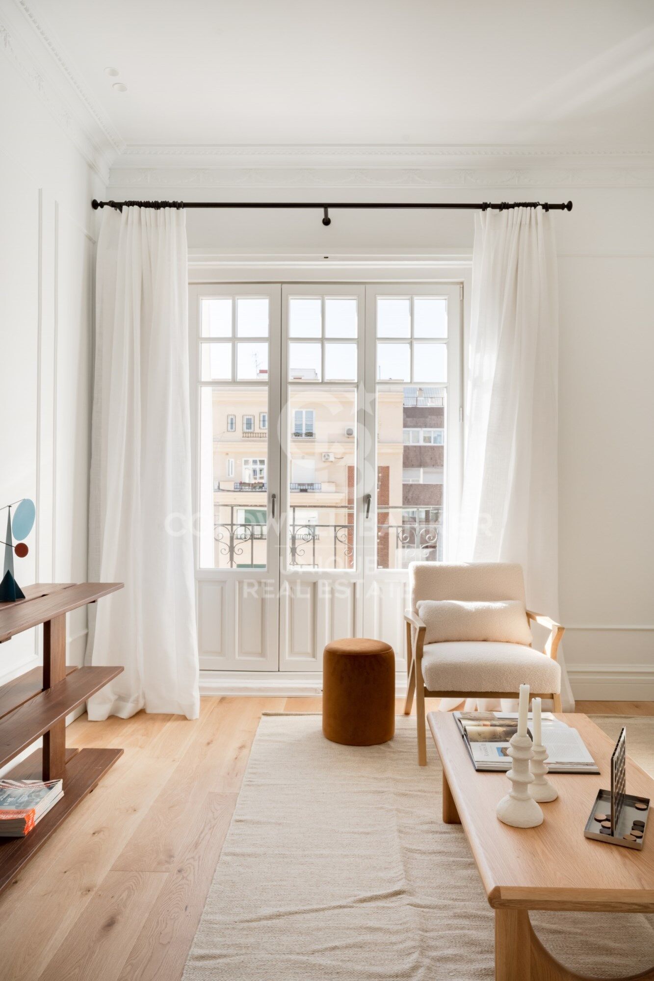 Renovated exterior flat in Castellana, Madrid