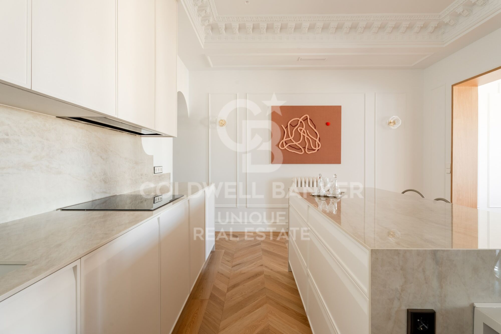 Renovated exterior flat in Castellana, Madrid