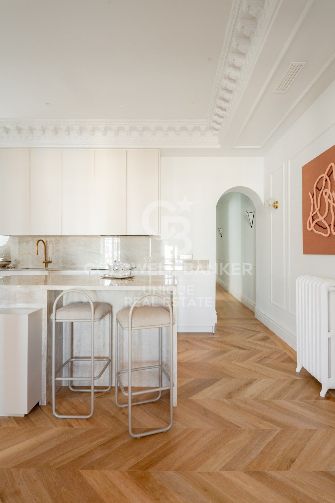 Renovated exterior flat in Castellana, Madrid
